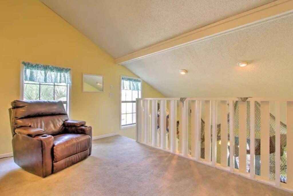 Holiday home Cheerful 1-bedroom Townhouse With Spacious Loft